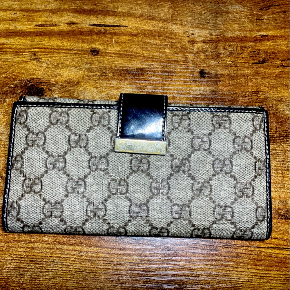 Gucci monogram wallet Vintage!